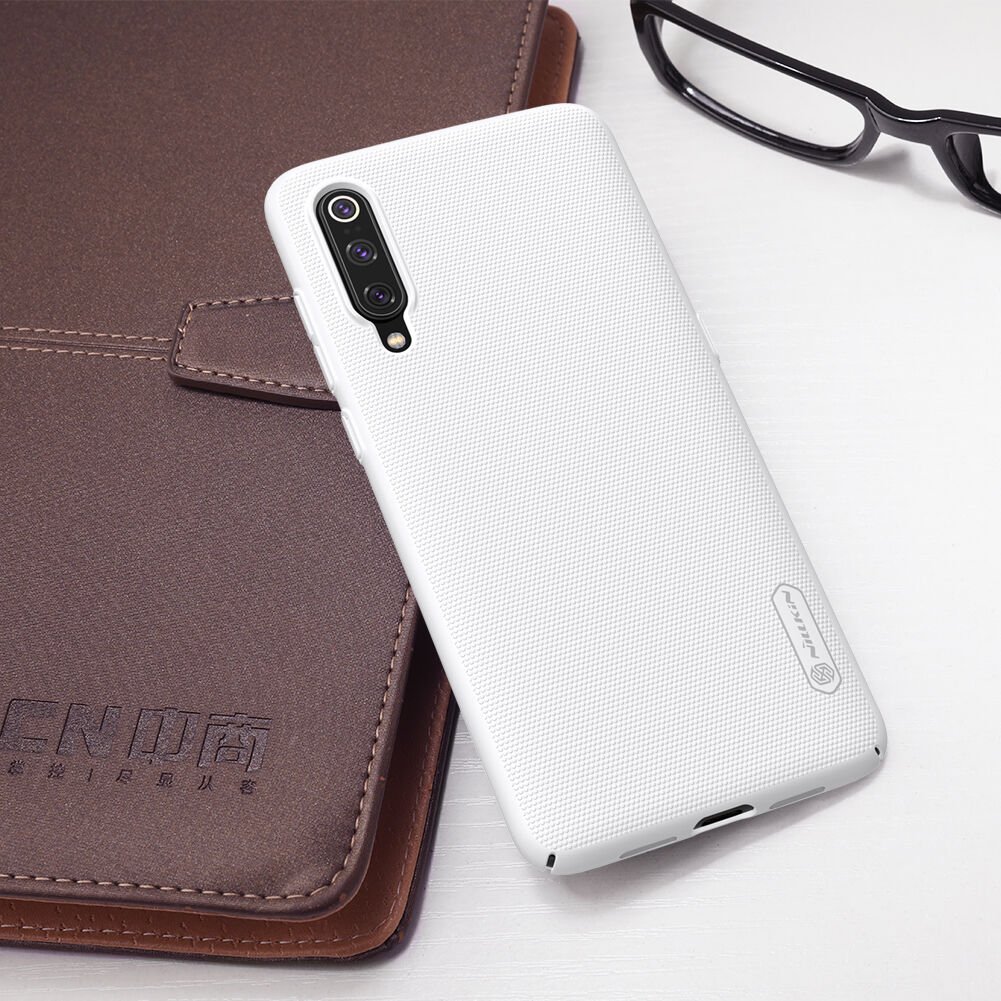 Nillkin etui z twardego plastiku ze żłobieniem do Xiaomi Mi 9 - czerwone