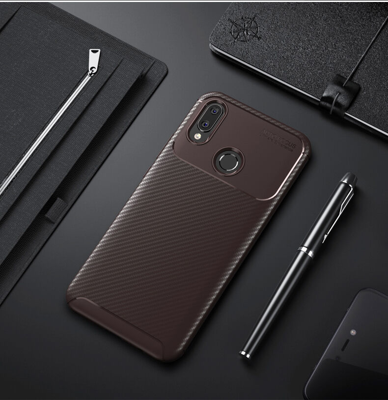 Etui plastikowe z teksturą karbonu do Huawei Nova 3i - ciemnoniebieskie