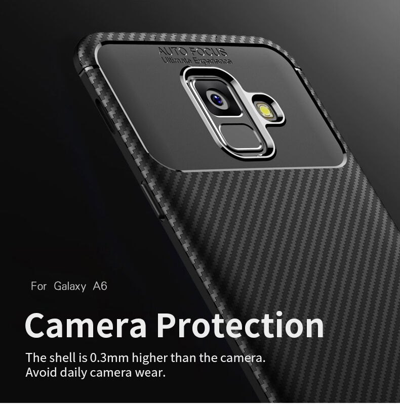 Ipaky etui plastikowe z teksturą karbonową do Samsung Galaxy A6 (2018) - brązowe