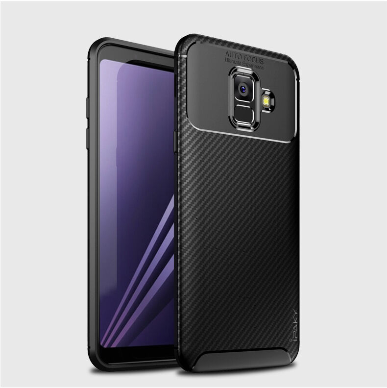 Ipaky etui plastikowe z teksturą karbonową do Samsung Galaxy A6 (2018) - brązowe