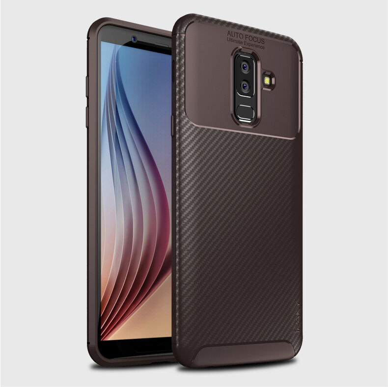 Ipaky etui plastikowe z teksturą karbonową do Samsung Galaxy A6 Plus (2018) - brązowe Ipaky etui plastikowe z teksturą karbonową do Samsung Galaxy A6 Plus (2018) - brązowe
