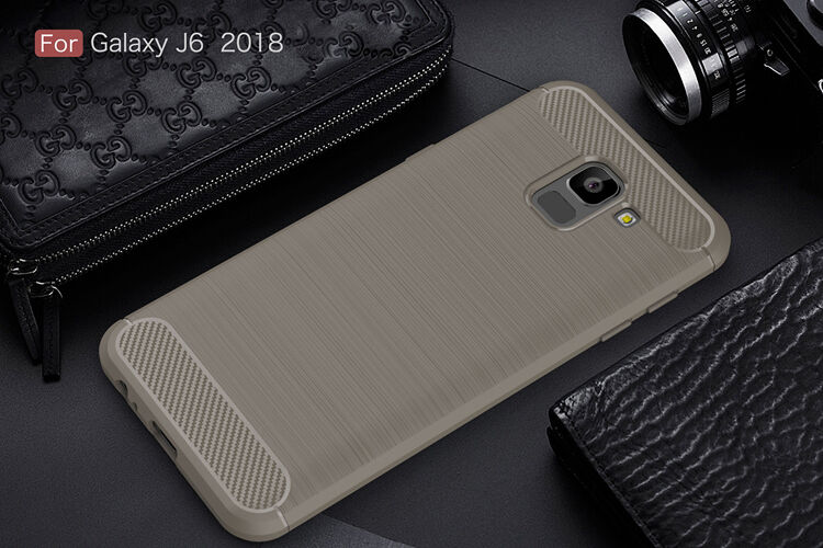 Etui plastikowe z teksturą szlifowaną do Samsung Galaxy J6 (2018) - czerwone