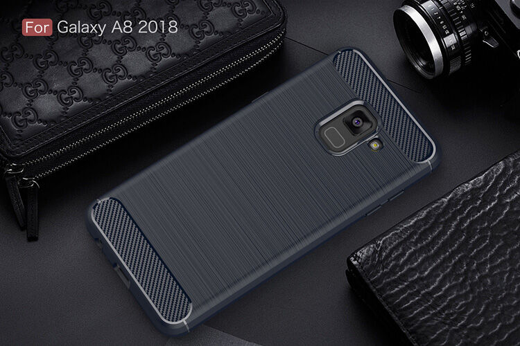 Etui plastikowe z teksturą szlifowaną do Samsung Galaxy A8 (2018) - czerwone