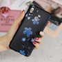 Etui plastikowe niebieskie kwiaty do Huawei Nova 3i - czarne