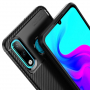 Etui plastikowe z teksturą karbonu do Huawei P30 Lite - czarne